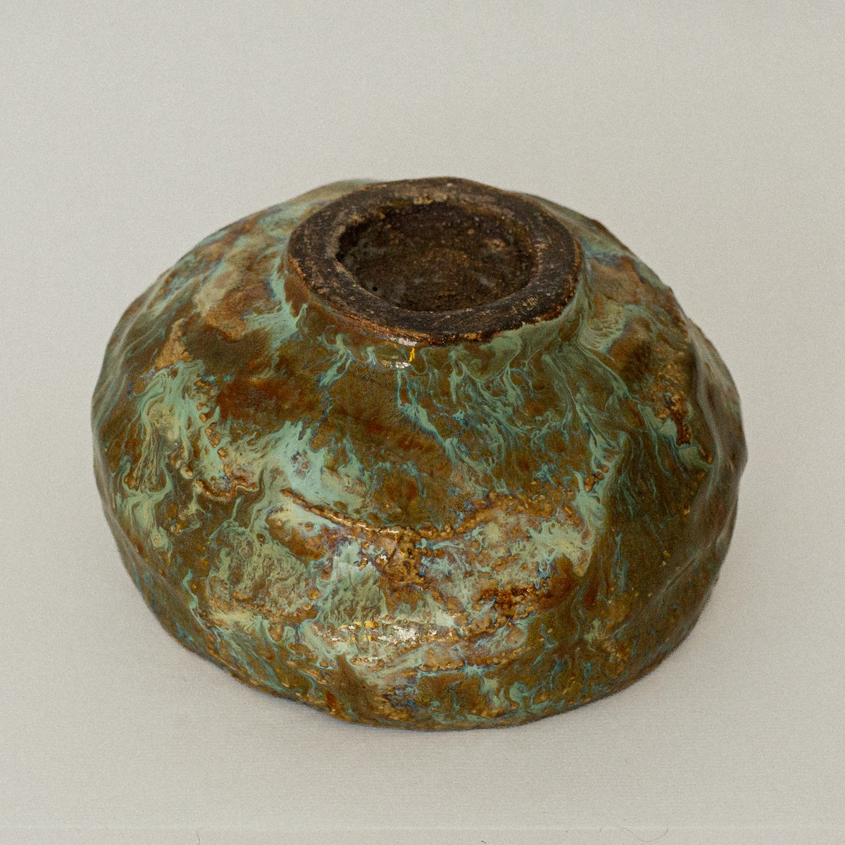 Earth Bowl no. 01 handmade stoneware bowl by artist Tania Ruda, base view
